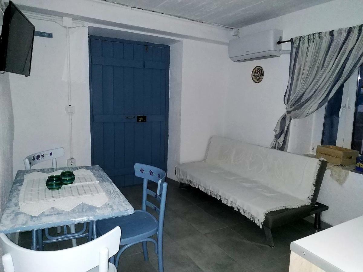 Theseus Apartment Poros Town Exterior photo